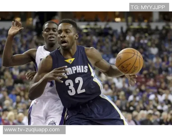 阿夫迪亚表现平平15投仅5中贡献16分7板6助攻防守端也有亮眼表现