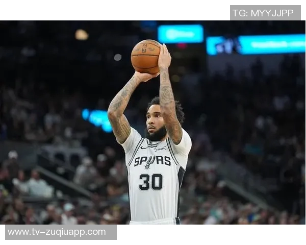 尚帕尼状态回暖全场表现出色14投8中三分命中率高达44砍下20分10板4助